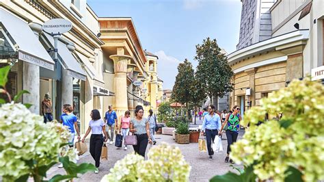 fidenza village boutiques.